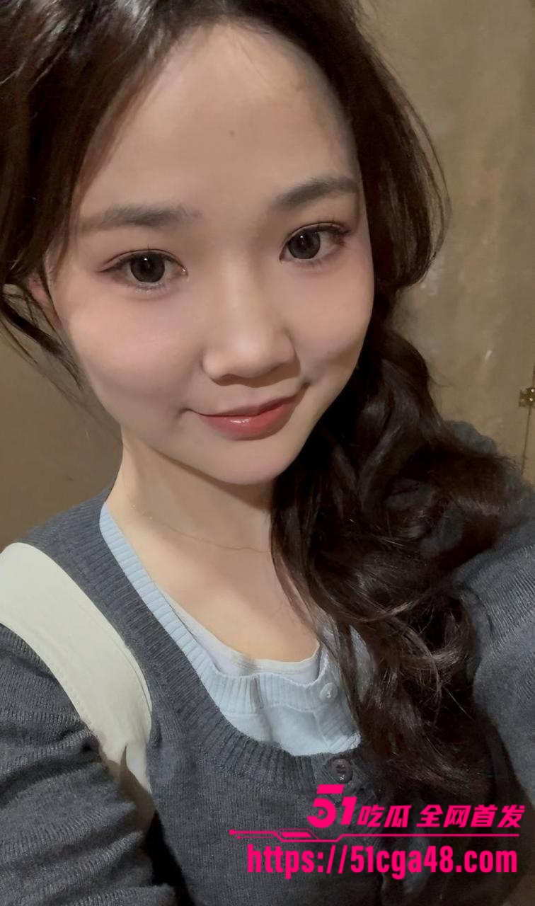 武汉某大学超极品学生妹 私下兼职做鸡视频流出 线上展示傲人胸脯 线下卖B捞钱 完美露脸表情淫靡! - 51吃瓜网-51吃瓜网