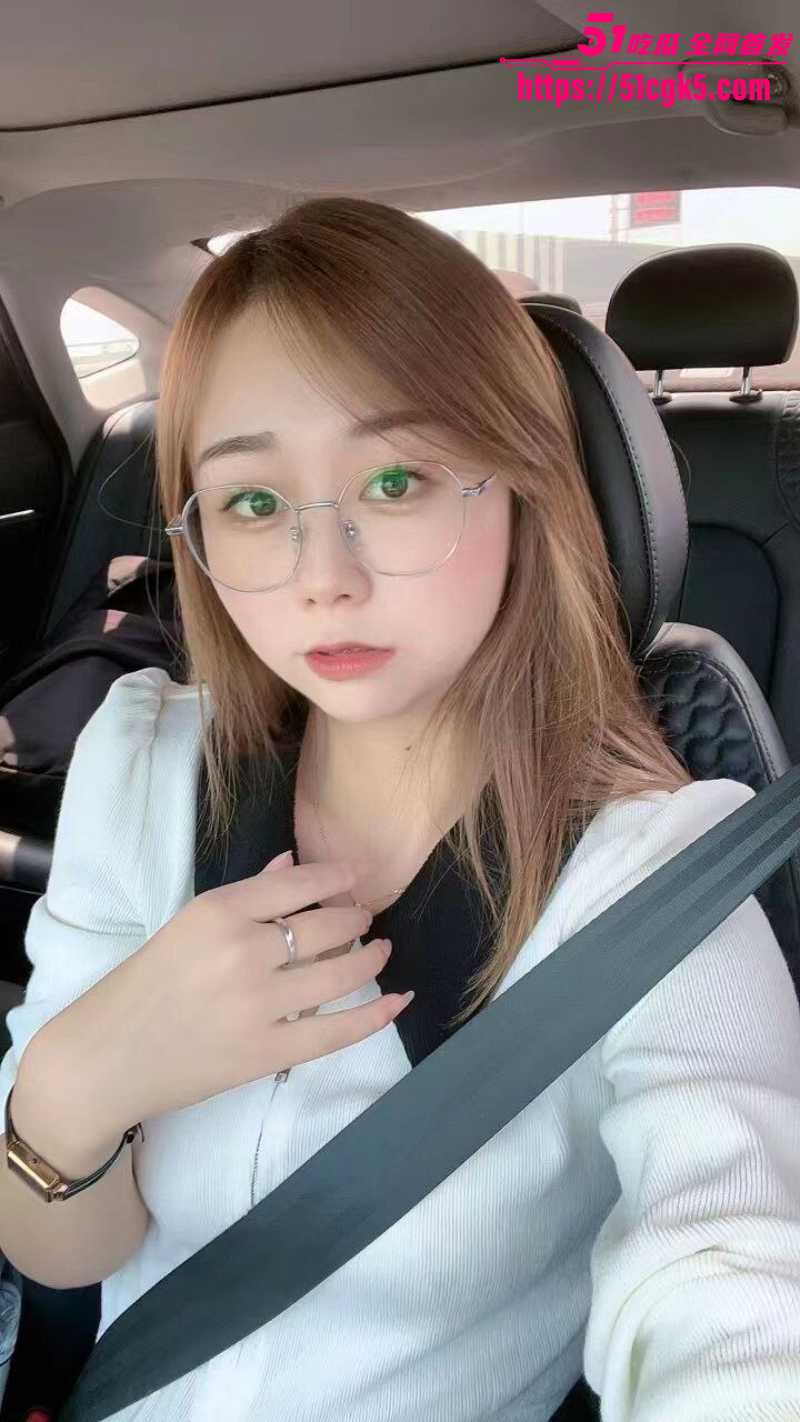 苏州绿帽夫妻 双飞群P不雅视频曝光 眼镜少妇筱雨 骚穴在镜头前被打桩猛操 全程娇喘不断！ - 51吃瓜网-51吃瓜网