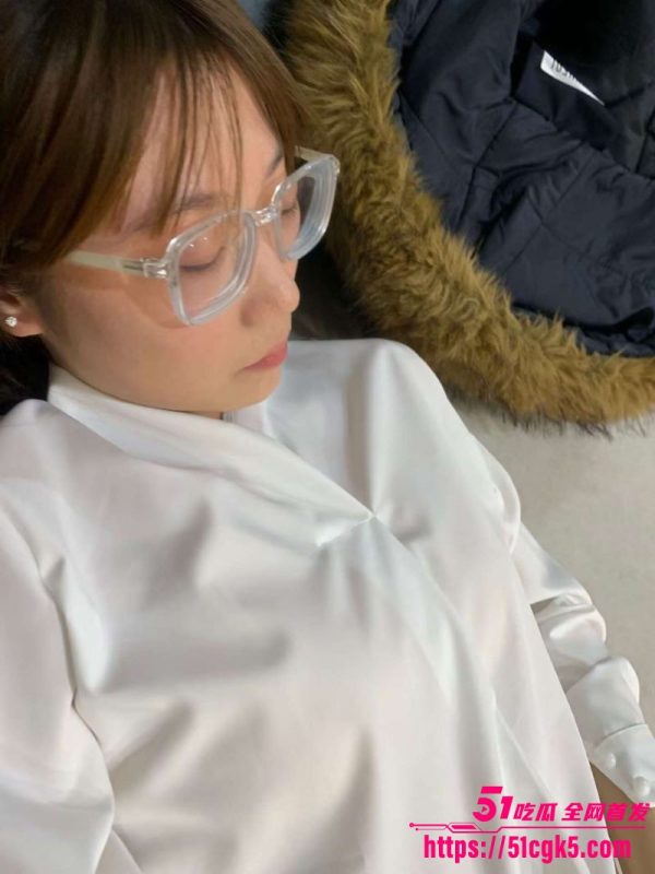 河南银行女职工 刘雯 潜规则视频曝光 露脸口交泪光闪烁 激情3P骚逼被轮流猛插！-51吃瓜网