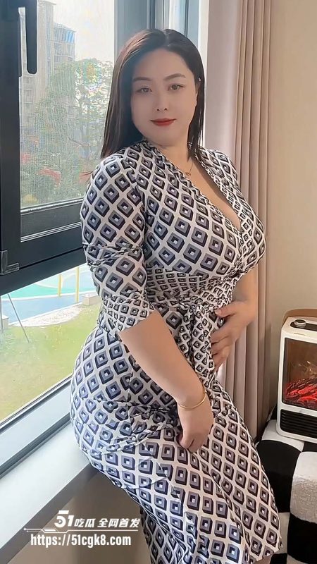 长发巨乳少妇性爱视频泄密 雪白大奶子狂揉 与金主约炮曝光 肥臀后入完美炮架-51吃瓜网