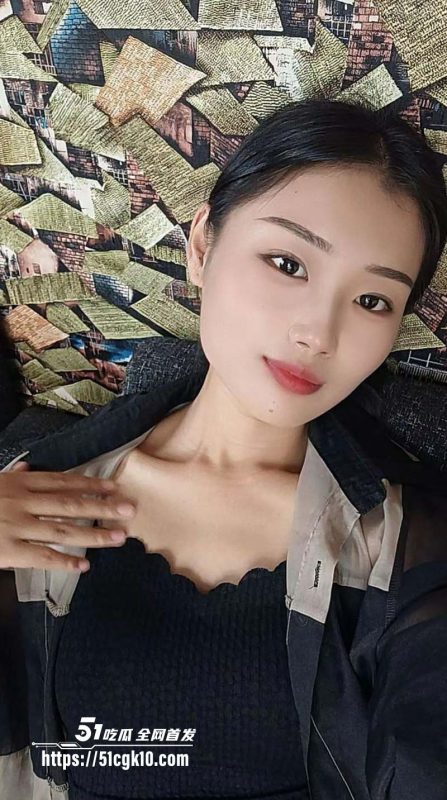 高颜值反差曝光 90后新婚夫妻 老公是个绿帽给好兄弟献妻 自拍泄密共享淫妻-51吃瓜网