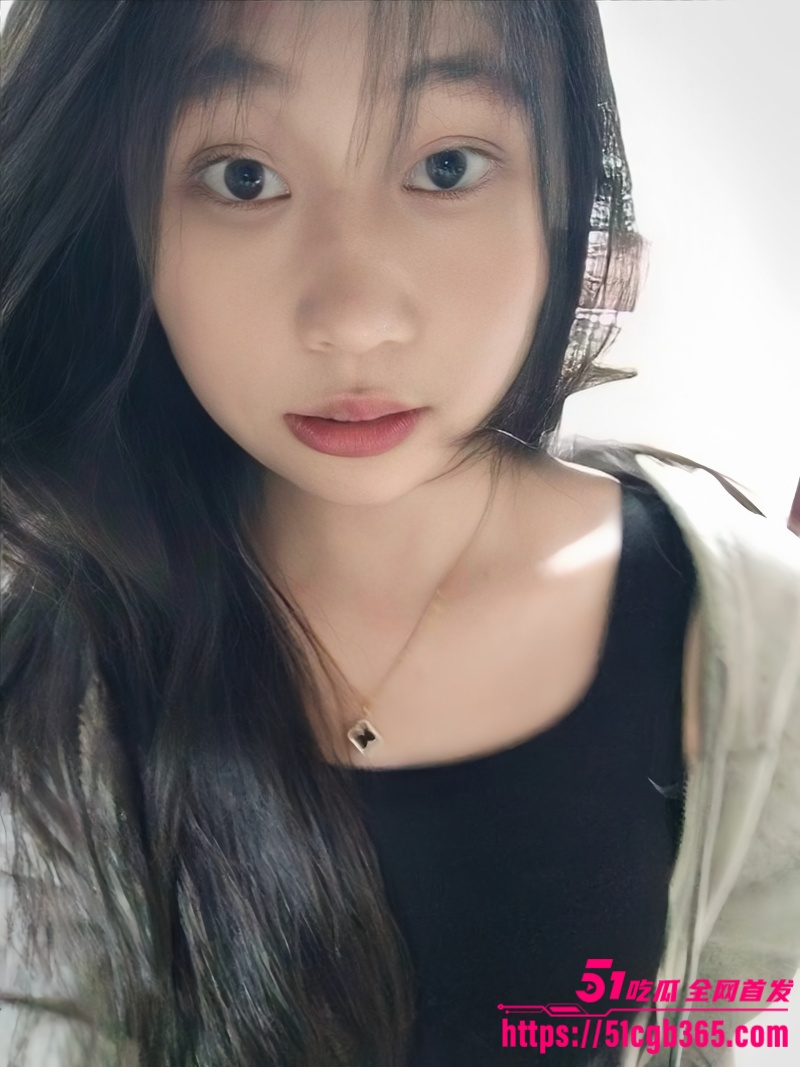 广州白云学院骚货 赵钰 与男友裸聊自慰视频流出 绝美脸蛋黑丝美腿 嫩穴自慰淫水狂喷 诱惑至极！ - 51吃瓜网-51吃瓜网