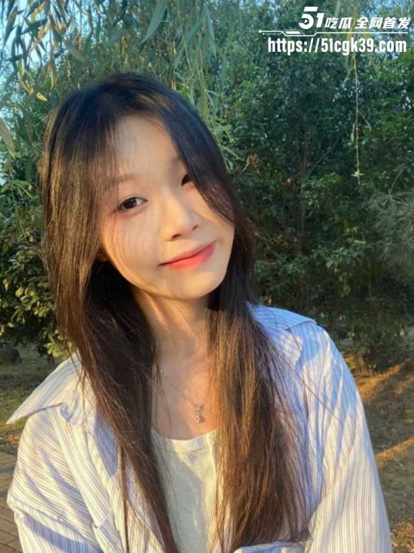 河北廊坊清纯女神 李婷婷 为满足男友绿帽癖 主动曝光私拍 足技娴熟挑逗包茎龟头！-51吃瓜网