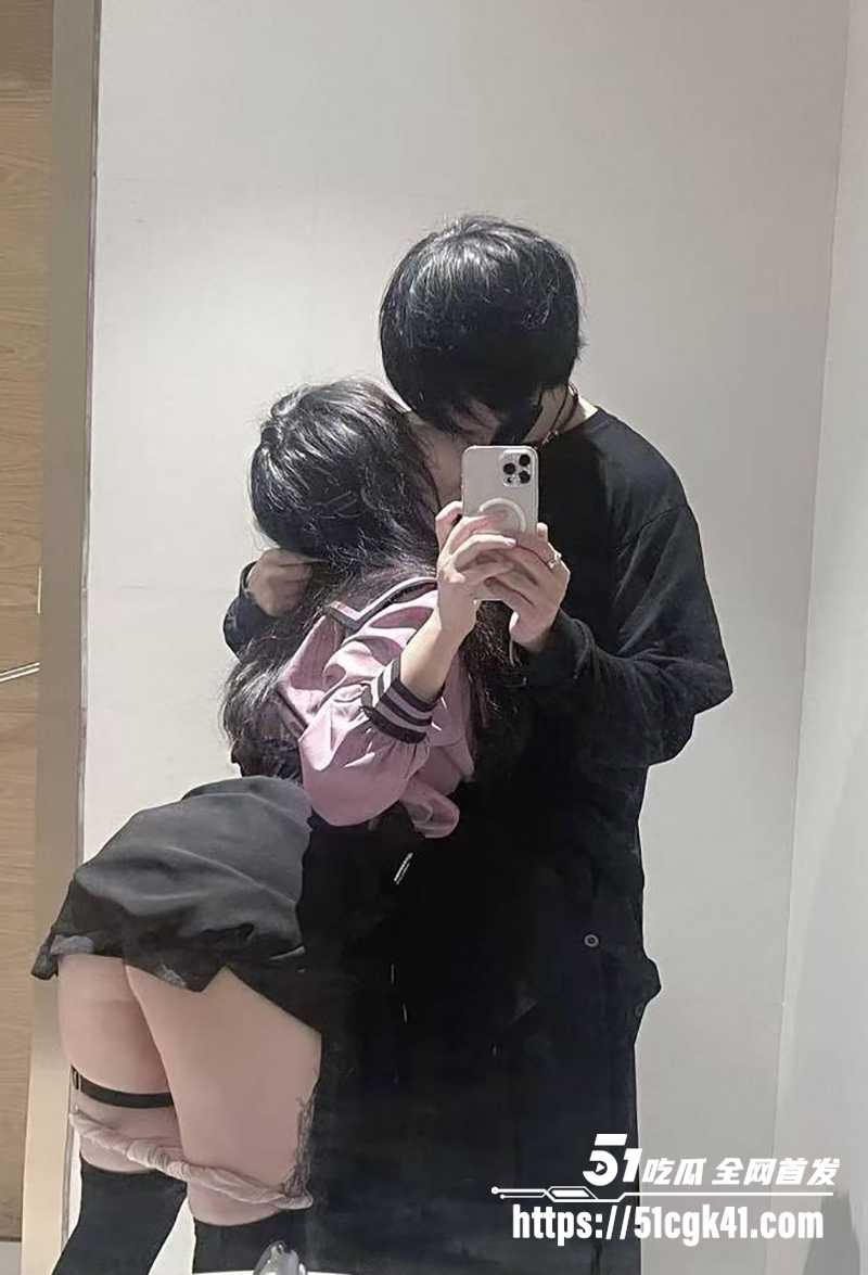 视觉系网红圈 惊爆三角恋淫乱大戏 网红 吉他张 被两女玩废 新欢索菲亚晒吞精照 旧爱pastter哭诉被捡尸！ - 51吃瓜网-51吃瓜网