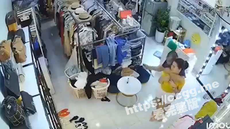 被劫色怎么办？服装店老板娘 遇持刀歹徒劫财劫色 教科书式自救-51吃瓜网
