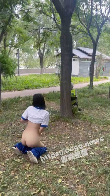 极品反差 表面清纯的在校高中女生 背地里却是大白天在街道 公园玩捆绑露出的小母狗-51吃瓜网