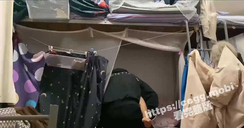 “我他妈上哪整套去啊” 胆大男朋友在女生宿舍强推护士女友啪啪 无情内射！-51吃瓜网
