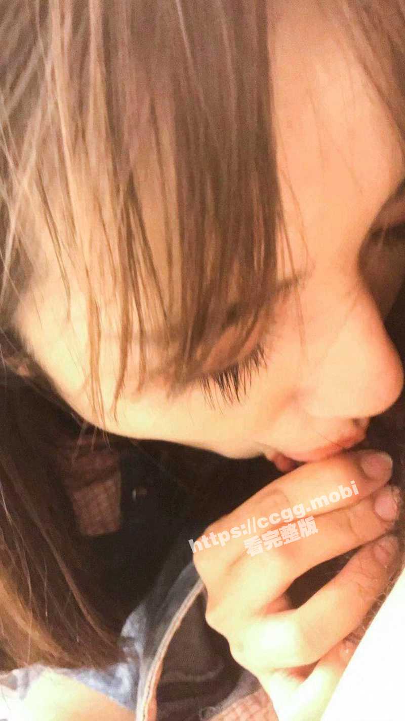 “江大校花”优衣库试衣间足交口活 酒店調教 多场景激情性爱 35分钟完整版！ - 51吃瓜网-51吃瓜网