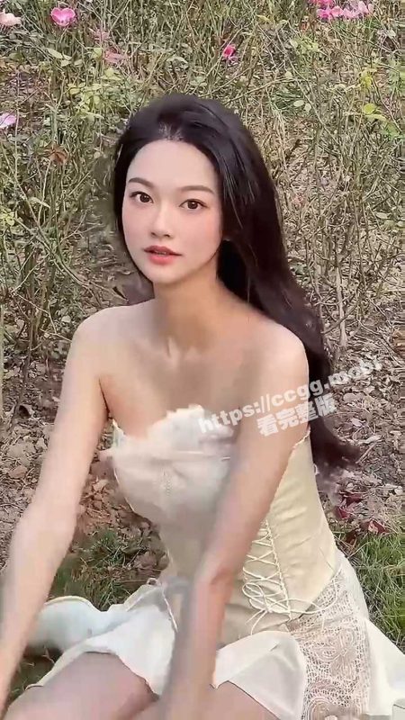 网红泄密！高颜值白虎一线天嫩B名媛『liuba』被金主各种虐肏蹂躏私拍流出！-51吃瓜网