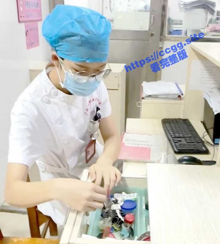 广西职业医院 牛人女厕全景偷拍美女医生-51吃瓜网