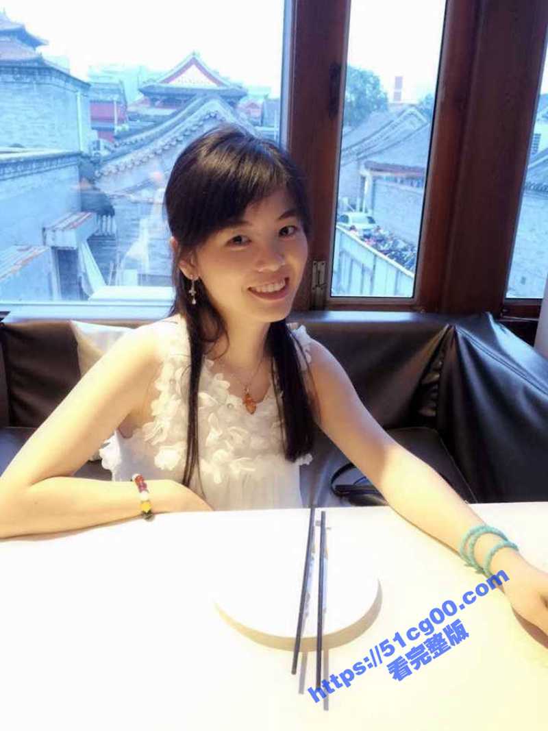 迷玩绿帽奴老公为了实现自己的绿帽梦，真实网络招人迷玩自己的医生老婆，骚逼都要被玩坏了逼洞大开 - 51吃瓜网-51吃瓜网