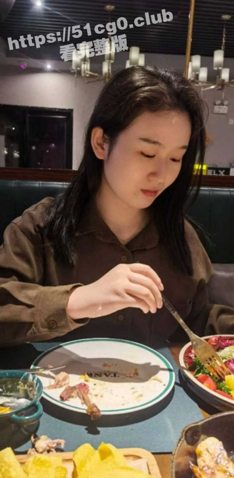 成都师范学院 文静学妹 赵怀婷 被男友调教成听话小母狗 乖乖伸出舌头掰开淫穴给主人看! - 51吃瓜网-51吃瓜网