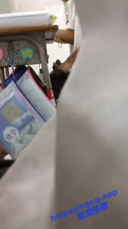 衡水中学班级群爆料 男同学教室打飞机 全班女同学都被他意淫了一遍 鸡巴还挺大！-51吃瓜网