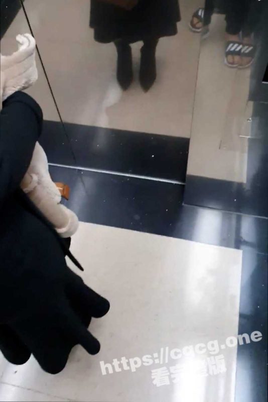 火爆全网约泡良达人 金先生 约战美乳高中学妹 赵X罗 金钱诱惑带到酒店 女上位无套内射！-51吃瓜网