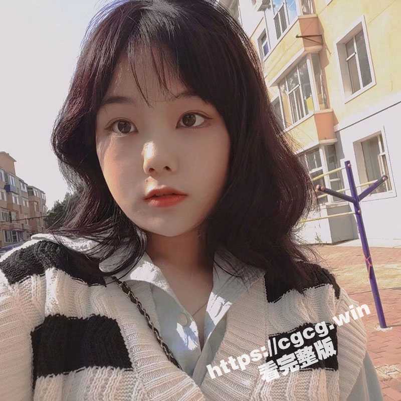 嫩妹妹害羞了不给拍 但是你躺在地上被人用脚趾塞进你骚逼的时候可没这么说哦-51吃瓜网