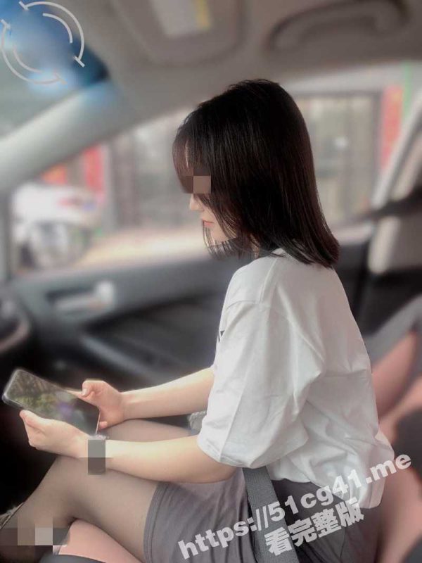 姐弟乱伦！姐姐的美腿穿着黑丝真是让人欲罢不能 不得不说长得好看的人就算是偷拍也很好看-51吃瓜网