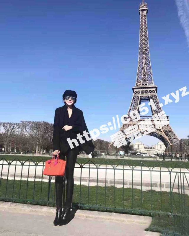 发小有了新女友 非要他带出来一起检验一下成色 两人一鼓作气 轮换插入她的小穴 一起将她顶入高潮！-51吃瓜网