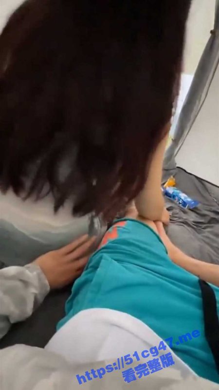 雨中小故事！下雨天野外露营 和黑丝骚老婆在帐篷里激情性爱 老婆的淫叫和雨滴声让人身心愉悦！-51吃瓜网