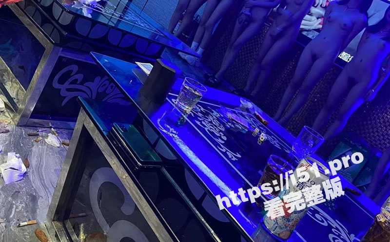 湖南株洲KTV全裸选妃 妹纸质量太高了 选完直接在KTV里操起逼来 一人一个轮流上 - 51吃瓜网-51吃瓜网