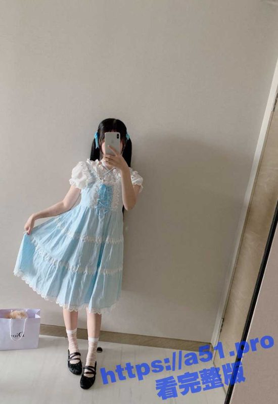 绿帽奴将自己的 双马尾洛丽塔女友 贡献给大屌黑爹！娇小的身躯被黑人抱起来狂操 白浆直流！-51吃瓜网