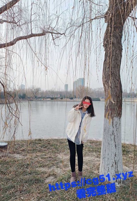 南京师范大学高颜值女大学生 周子怡 先为粗壮的鸡巴口爆 然后再穿着网袜被大屌疯狂后入！-51吃瓜网