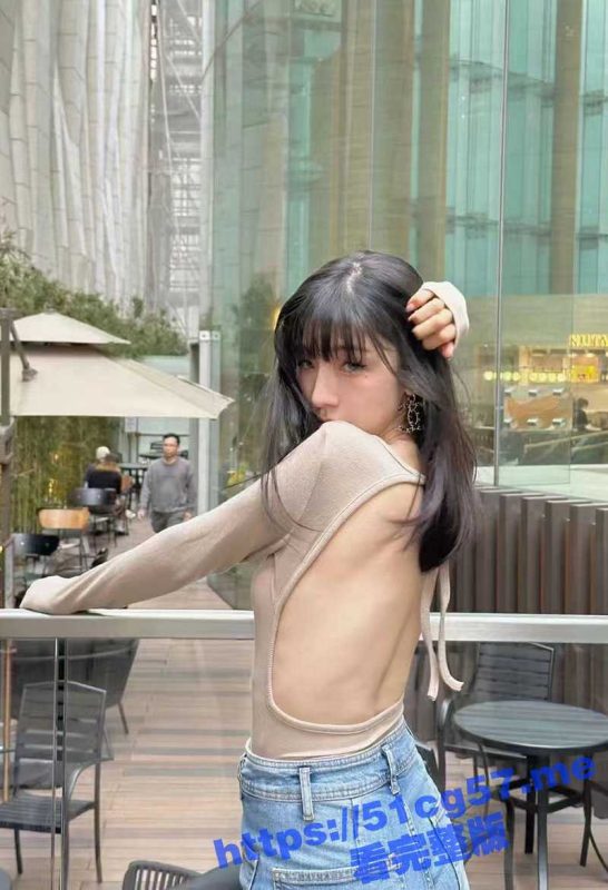 瓜友投稿自己的网袜包臀裙女朋友 这极品身材这丰满的蜜桃臀 用大屌后入的感觉真的太爽了！-51吃瓜网