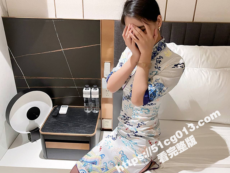 约海航空姐吃烤鸭 烤鸭一定很好吃好吧！顶级尤物S型身材 母狗跪舔模仿吃狗食 主动张嘴吞精液-51吃瓜网