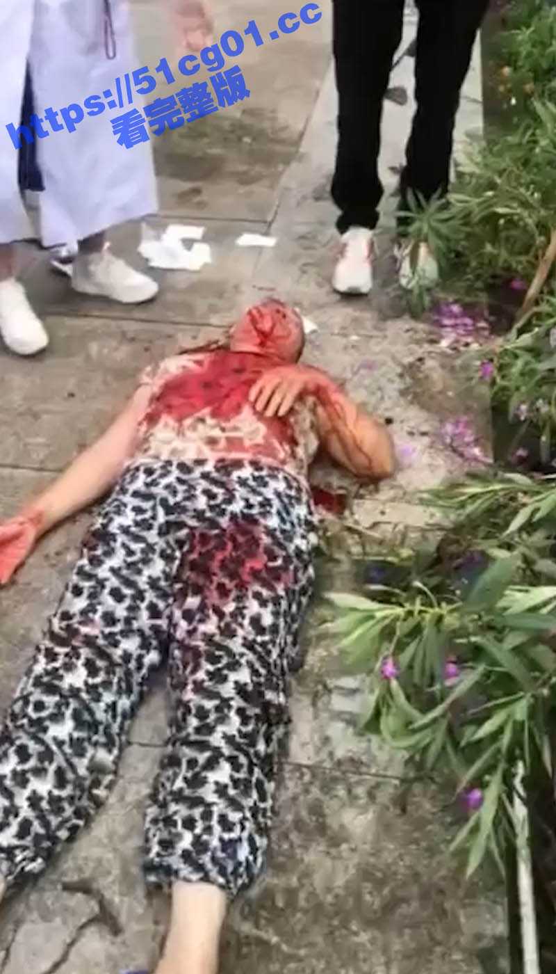 畜生行为!浙江海宁市周王庙镇 畜生孙子为了一个西瓜爆打奶奶 把奶奶打到浑身是血 倒地不起 - 51吃瓜网-51吃瓜网