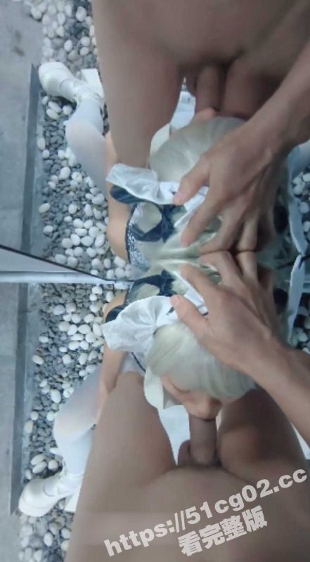 推特极品骚萝莉 软软兔 性感旗袍女友很傲娇不让碰 强行对她操嘴又操逼 操到她嘴里不停淫叫 连喊求饶-51吃瓜网