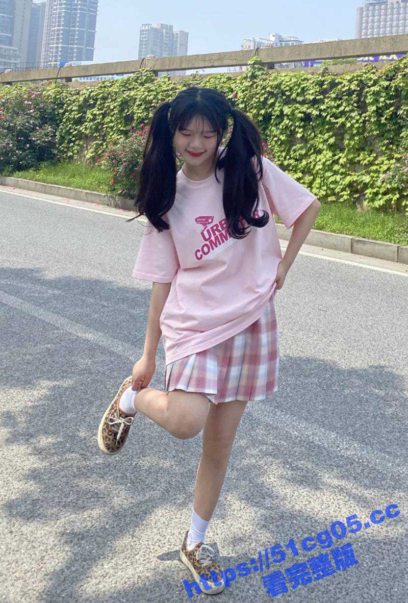 八块腹肌眼镜男体育生约啪双马尾JK学妹 性感小蜜桃臀被无套猛蹬 美腿自由摇曳 太有感觉了! - 51吃瓜网-51吃瓜网