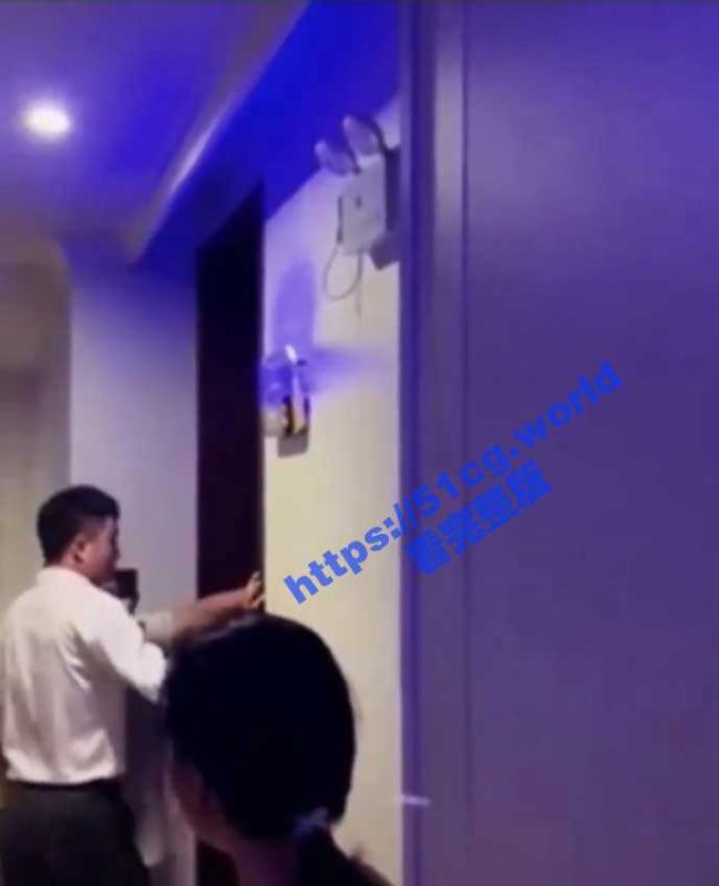 捉奸现场！  震惊！妻子出轨老公表弟  被堵在酒店捉奸在床  真叔嫂情深！-51吃瓜网