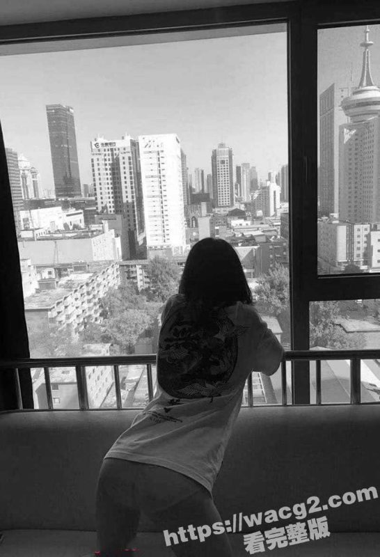 辽宁大连理工大学 关欣瑶 与男友做爱的私拍泄密流出！男友竟把脚塞她的嘴里 骚母狗也不嫌弃直接开始吮吸！-51吃瓜网