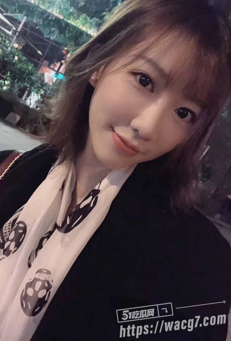 真实绿帽淫妻 极品少妇黑丝加持 配合单男各种暴力抽插 绿帽奴只配在边上拍视频！ - 51吃瓜网-51吃瓜网