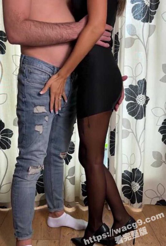 高跟性感黑丝女神腿交！大肉棒疯狂抽插光滑大腿根 浓精把大腿射满 让人欲罢不能！-51吃瓜网