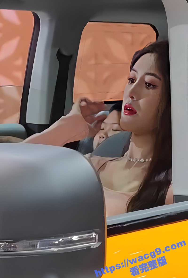 偷拍抄底车展模特 白嫩大长腿性感诱人 360度无死角贴身跟拍 这个视角看美女很有感觉! - 51吃瓜网-51吃瓜网