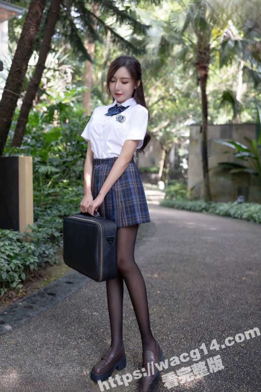 海角大神 和妹妹同居的生活 新作 穿着黑丝的大长腿妹妹主动给我足交 最后浓浓的精液爆射在妹妹嘴里!-51吃瓜网