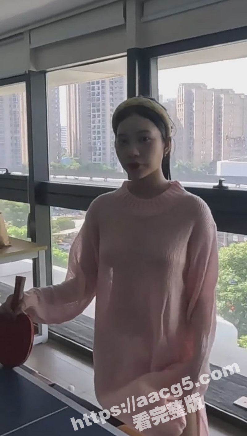 中国擦边网红转战海外抖音Tiktok 真空打乒乓球爆火 两颗奶子若隐若现 吸引大量粉丝驻足围观 - 51吃瓜网-51吃瓜网