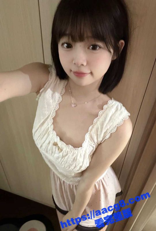 清纯白虎萝莉兼职裸聊 骚话连连淫叫不停 手指扣弄娇嫩无毛小穴挑逗 让人欲罢不能-51吃瓜网