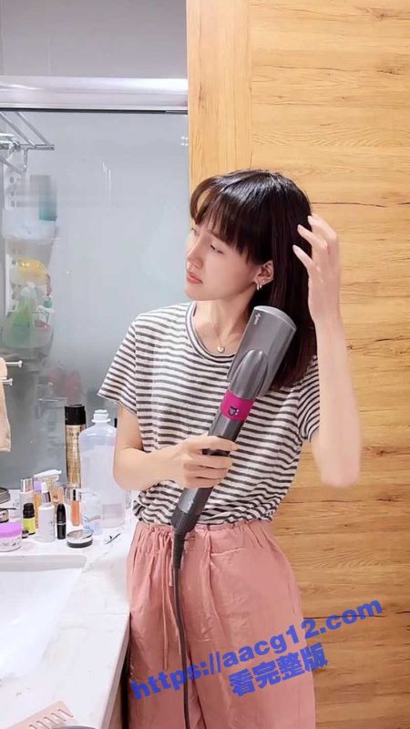 22岁苗条平胸少女被调教成专用榨精工具  发骚母狗被摁头口爆吞精  十个平胸九个骚是真的-51吃瓜网