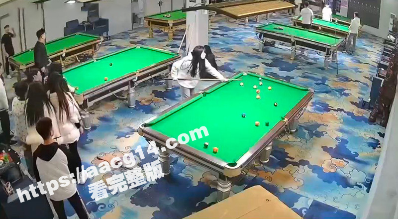 台球厅精神小妹上演激情刀战 不讲武德二打一 把黑衣妹都砍懵了 现场完整版视频及后续曝光 血腥慎入! - 51吃瓜网-51吃瓜网