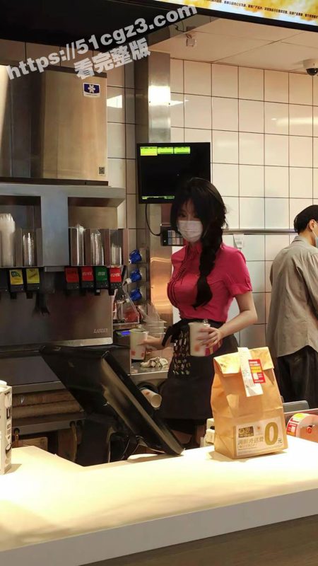 广州麦当劳性感学妹 谁知私下骚得可怕 脱下黑丝高跟任由我干 店内舌吻深喉 请假直奔酒店开房啪啪啪-51吃瓜网