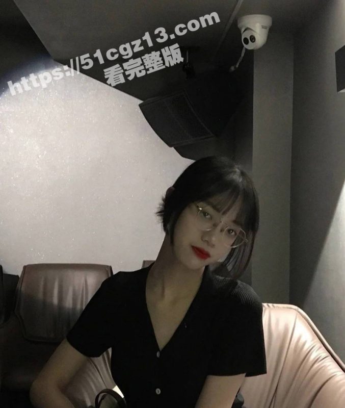 极品反差眼镜妹 蔡慧怡 人前端庄高冷 人后骚逼母狗 男室友听到淫叫就可以一起操她！-51吃瓜网