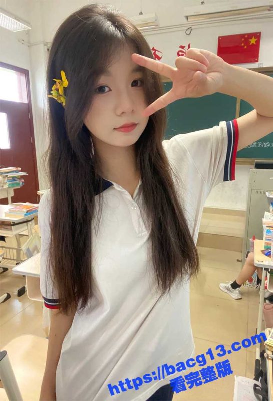 童颜小萝莉下海直播 开档黑丝假屌自慰 被真正的大屌操哭 颤抖求饶 表情实在太撩人！-51吃瓜网